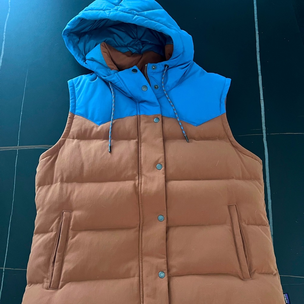Women’s Patagonia Hooded Vest - Excellent Condition